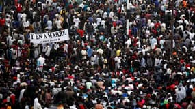Une personne a été tuée mardi à Dakar lors de nouveaux incidents entre manifestants et forces de sécurité sénégalaise en marge d'un rassemblement de protestation contre la candidature d'Abdoulaye Wade à un troisième mandat présidentiel lors de l'élection