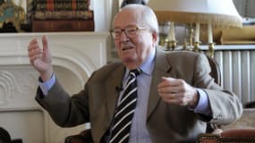 Jean-Marie Le Pen dans sa maison de Montretout à Saint-Cloud.