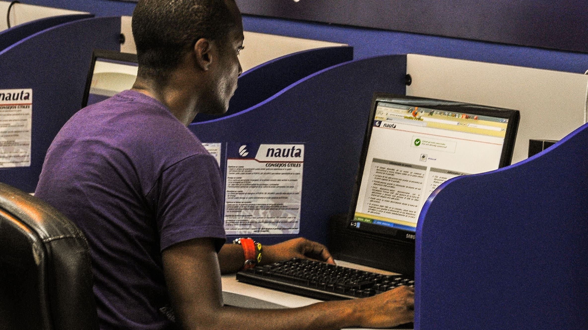 Dans un cybercafé de La Havane, en juin 2013. Dans un cybercafé de La Havane, en juin 2013.