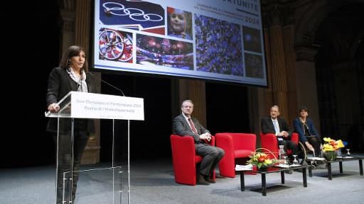 La maire de Paris Anne Hidalgo lors de la présentation de la candidature de Paris aux JO 2024, à Paris 8 avril 2015
