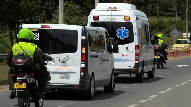 Une ambulance sous escorte policière (illustration)