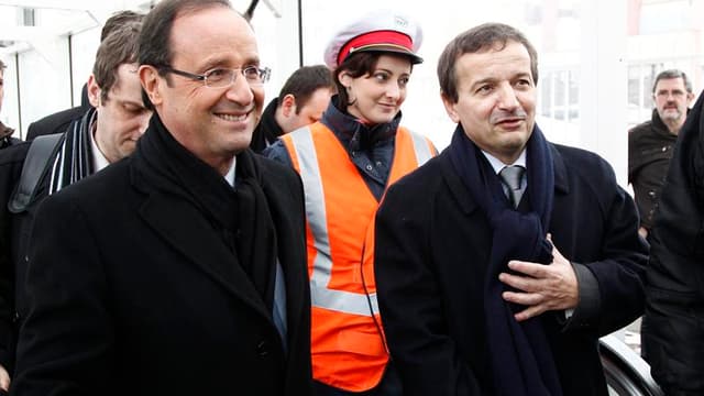 François Hollande à Lyon lors d'un déplacement, mardi. L'extrême gauche française a peu apprécié les propos du candidat socialiste à la présidentielle à la presse anglo-saxonne visant à rassurer le monde de la finance, qu'il avait présenté plus tôt dans s