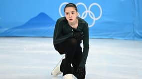 Kamila Valieva à l'enraînement comme si de rien n'était sur la patinoire des Jeux de Pékin, le 13 férvier 2022