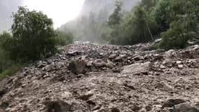 Un important éboulement à La Grave (Hautes-Alpes) - Témoins BFMTV