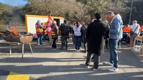 Les salariés de l'usine sont mobilisés depuis dix jours pour exiger le retrait de la réforme.