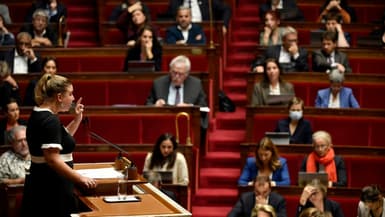 La présidente du groupe parlementaire La France insoumise s'adresse aux députés de l'Assemblée nationale à Paris, le 23 octobre 2022 (photo d'illustration)