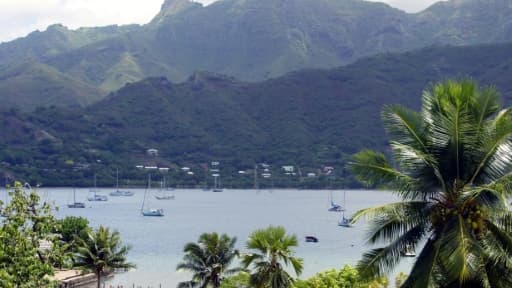 La baie de Nuku Hiva, dans l'archipel des Marquises, le 28 mars 2005 en Polynésie