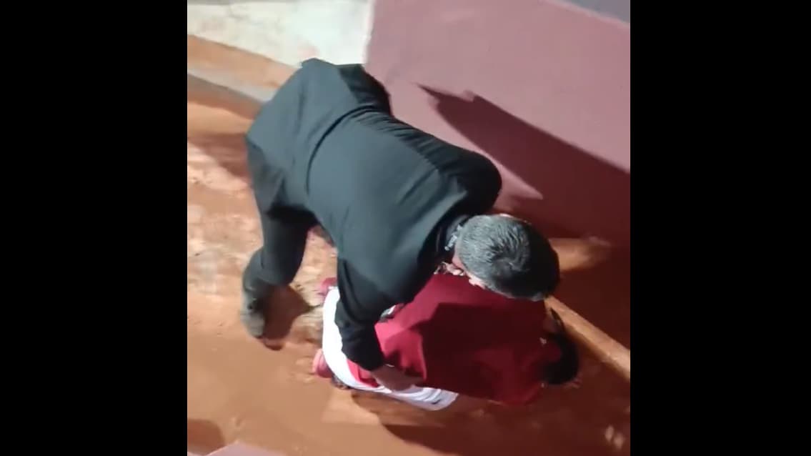 Novak Djokovic a été touché par un projectile alors qu'il signait des autographes à Rome, 10 mai 2024