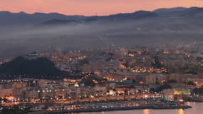 Photo du port de Ceuta, ville autonome espagnole située au nord de l'Afrique face à Gibraltar et prise depuis le Monte Hacho, en 2008.