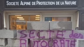 Les locaux de la Société Alpine de Protection de la Nature- France Nature Environnement des Hautes-Alpes ont été emmurés à Gap