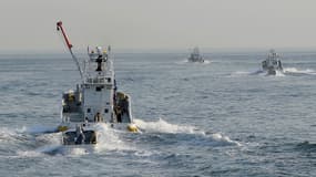 Des bateaux de pêche mènent une opération de recherche dans la mer d’Okhotsk. Avril 2022. (Photo d'illustration)