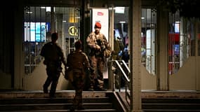 Périmètre de sécurité devant la gare de l'Est après l'agression au couteau d'un militaire de l'opération sentinelle, le 15 juillet 2024 à Paris