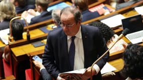 L'ancien président et député François Hollande dans l'hémicycle de l'Assemblée nationale, à Paris, le 22 octobre 2024.