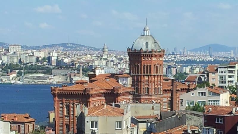 Les locaux à Istanbul de deux journaux proches du gouvernement islamo-conservateur ont été attaqués - Jeudi 11 Février 2016