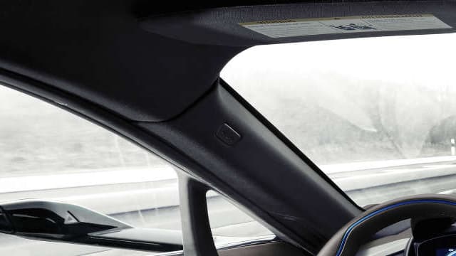 En janvier 2016, BMW a dévoilé un concept sur la base d'une i8, dotée de caméras en lieu et place des rétroviseurs.