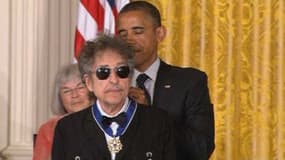 En mai 2012, Barack Obama avait décoré Bob Dylan de la Médaille présidentielle de la liberté.