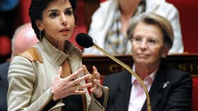 Rachida Dati et Michèle Alliot-Marie le 5 mai 2009 à l'Assemblée. 