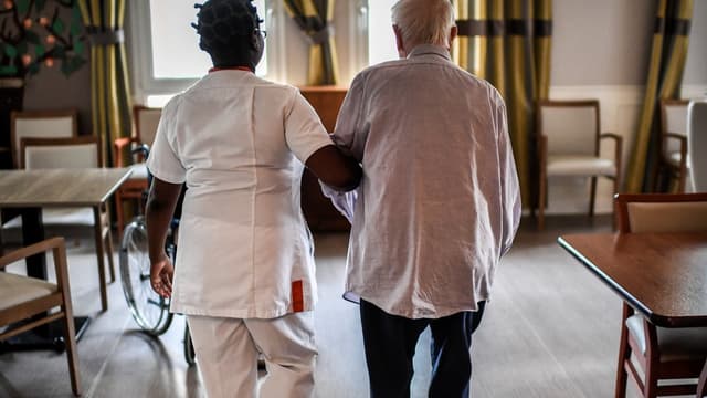 Le rapport sur le grand âge remis jeudi au gouvernement prévoit 9,2 milliards de dépenses publiques supplémentaires par an d'ici 2030.