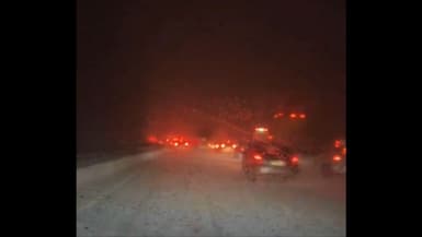 L'autoroute A13 est paralysée par la neige ce lundi 8 janvier au soir.