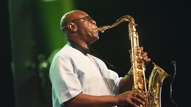 Manu Dibango à Abidjan, en Côte d'Ivoire, en juin 2018