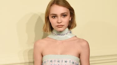 Lily-Rose Depp à l'occasion du défilé Métiers d'art de Chanel.