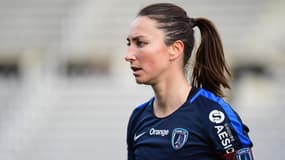 Gaëtane Thiney sous le maillot du Paris FC lors d'un match de première division féminine contre le PSG - le 15/12/2019