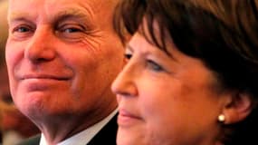 Jean-Marc Ayrault et Martine Aubry ont officialisé mercredi devant le conseil national du Parti socialiste leur contribution commune pour le prochain congrès de la formation majoritaire, destinée à marquer l'osmose entre le parti et l'exécutif. /Photo pri