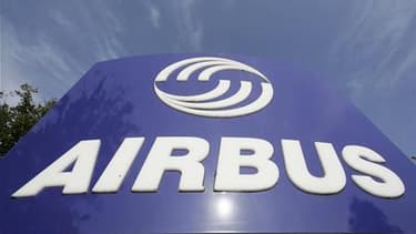Près de 10.000 salariés d'Airbus, selon les organisateurs, ont manifesté en fin de matinée sur les trois sites de production français de l'avionneur européen pour réclamer des hausses de salaire. /Photo d'archives/REUTERS/Morris Mac Matzen