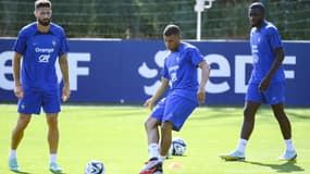 Olivier Giroud, Kylian Mbappé et Dayot Upamecano à l'entraînement des Bleus.