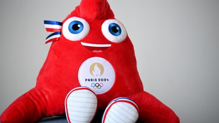 Les JO de Paris 2024 ont dévoilé leurs mascottes: deux bonnets phrygiens dénommés "Phryges", un symbole républicain pur jus pour incarner la peluche emblème de l'édition olympique française Les JO de Paris 2024 ont dévoilé leurs mascottes: deux bonnets phrygiens dénommés "Phryges", un symbole républicain pur jus pour incarner la peluche emblème de l'édition olympique française