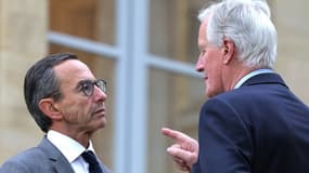 Le Premier ministre Michel Barnier (d) et le ministre de l'Intérieur Bruno Retailleau à l'issue du séminaire gouvernemental à l'hôtel Matignon, le 27 septembre 2024 à Paris