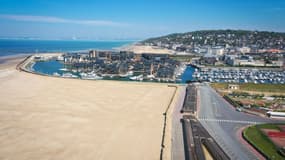 La marina du port de Deauville. 