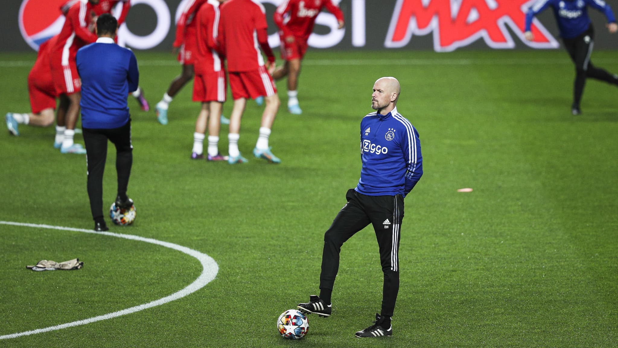 Erik ten Hag lors d’un entraînement de l’Ajax en Ligue des champions, le 22 février 2022 Erik ten Hag lors d’un entraînement de l’Ajax en Ligue des champions, le 22 février 2022