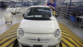 Plus de 300 millions d'euros chez PSA et 5 milliards chez Fiat Chrysler... Le chantier de modernisation des usines automobiles s'accélère.