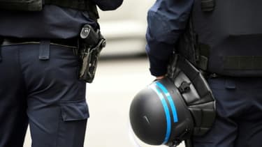 "Hausse significative" de l'usage des armes à feu par les policiers au premier semestre 2017 (IGPN)