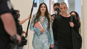 Alexandra de Taddeo et Piotr Pavlenski arrivent à leur procès, ce mercredi 28 juin à Paris.