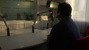 A Mossoul, les habitants se cachent pour appeler El Ghad, la radio clandestine