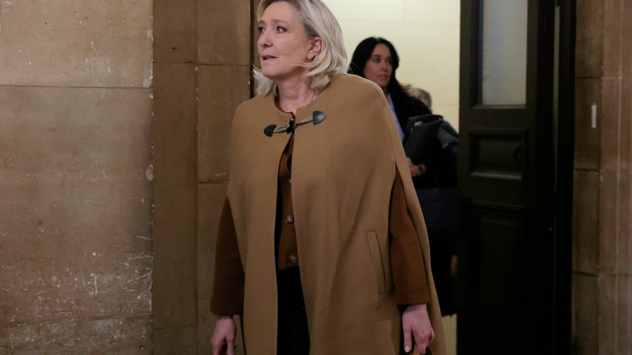 Affaire des assistants du FN: jour de vérité pour Marine Le Pen, suspendue à sa possible inéligibilité