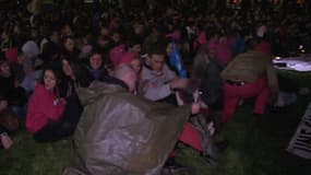 Les opposants au mariage homosexuel ont fait un sit-in sur la place des Invalides, jeudi soir.