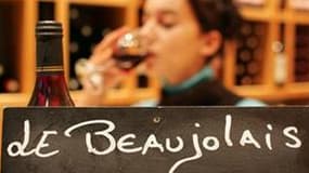 Dans plus de 110 pays, les amateurs de beaujolais nouveau feront sauter les bouchons du cru 2010 ce mercredi à minuit pile, une opération commerciale teintée de tradition que les vignerons mettent désormais à profit pour promouvoir le reste de leur produc