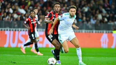 Neil El-Aynaoui au duel avec Kevin Carlos lors du match Nice-AS Rome (1-2, Ligue Europa), le 24 septembre 2025