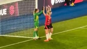 Les Mancuniennes Elisabeth Terland et Millie Turner bloquent la gardienne de Leicester, le 18 novembre 2024
