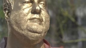 Avant les Oscars, une statue d'Harvey Weinstein en peignoir apparaît sur Hollywood Boulevard
