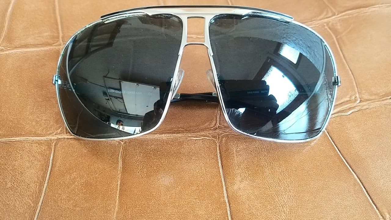 Des lunettes ayant appartenu à Johnny Hallyday (collection de Cédric Leclerc)