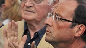 Lionel Jospin s'est déclaré lundi "disponible" pour participer à la campagne présidentielle de François Hollande. L'ancien Premier ministre a dit avoir voté aux deux tours de la primaire pour le député de Corrèze. /Photo prise le 25 août 2011/REUTERS/Pier