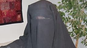 Le niqab est un voile couvrant le visage à l'exception des yeux. Il est porté principalement au Moyen-Orient, en Asie du Sud-Est ou en Inde.