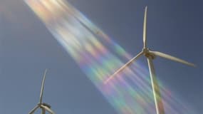 Le gouvernement a fait adopter par les députés, dans la nuit de jeudi à vendredi, des amendements qui visent à assouplir la réglementation sur l'éolien en France. /Photo d'archives/REUTERS/Santiago Ferrero
