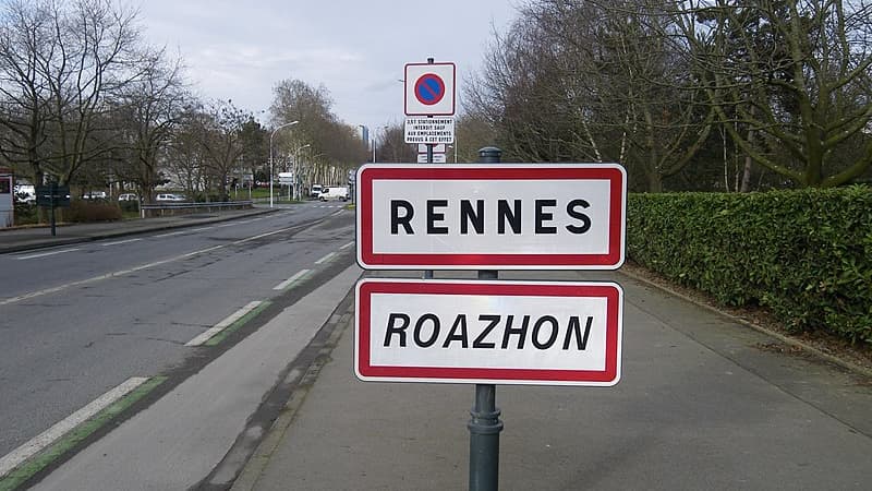 Les panneaux bilingues d'entrée de ville dérobés appartenaient aux communes de Rennes, Vitré et Vern-sur-Seiche.
