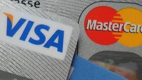 Ces clients russes ne pourront plus effectuer de paiements avec des cartes Visa et Mastercard.