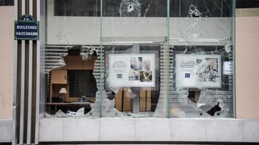 Une agence bancaire dégradée boulevard Haussmann.
